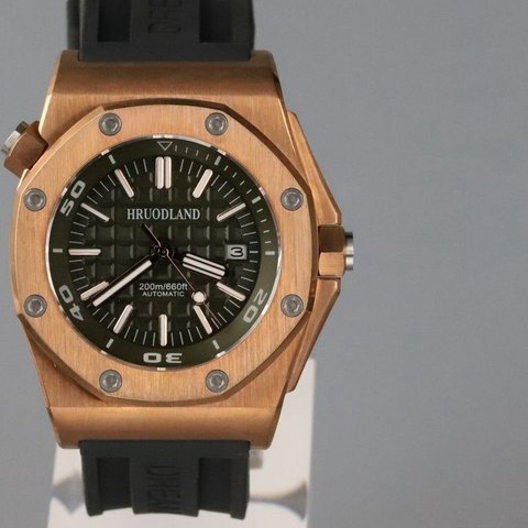 Hruodland Bronze Diver Homage