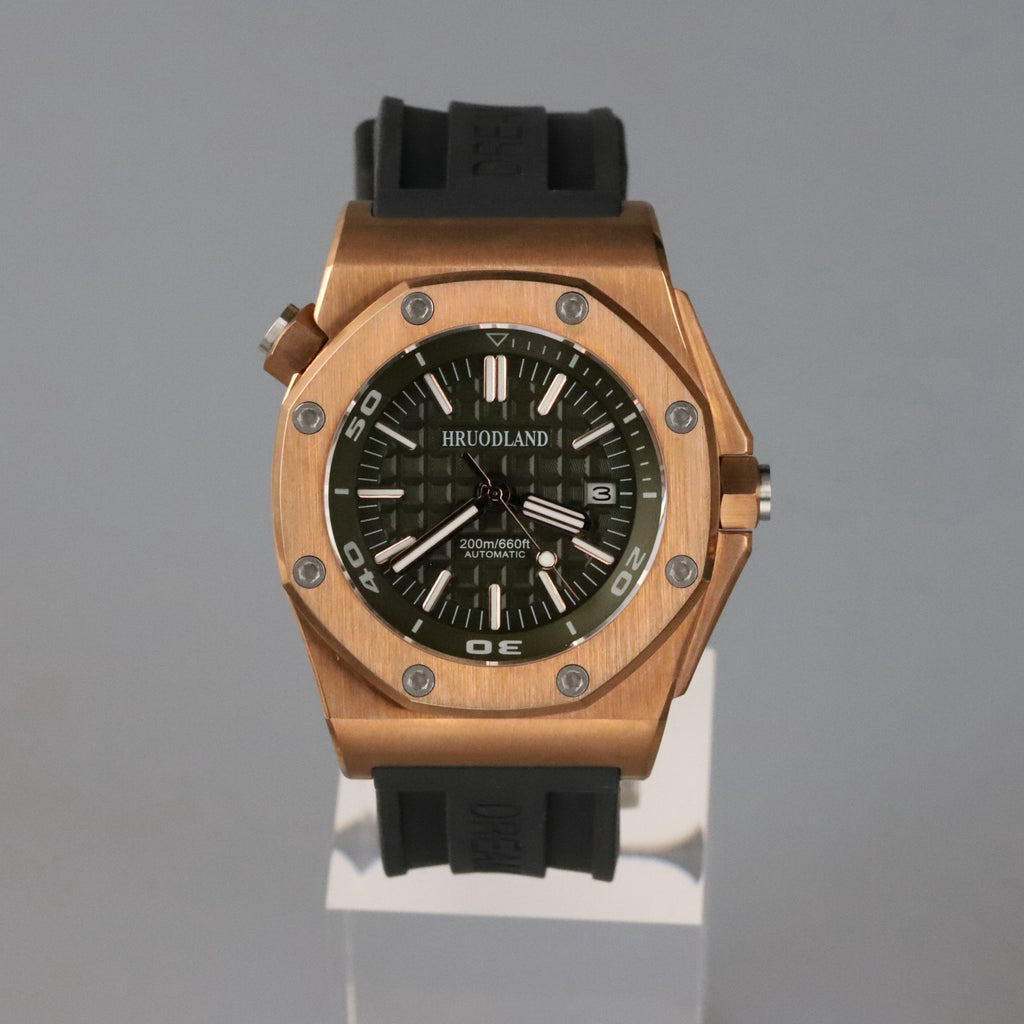 Hruodland Bronze Diver Homage