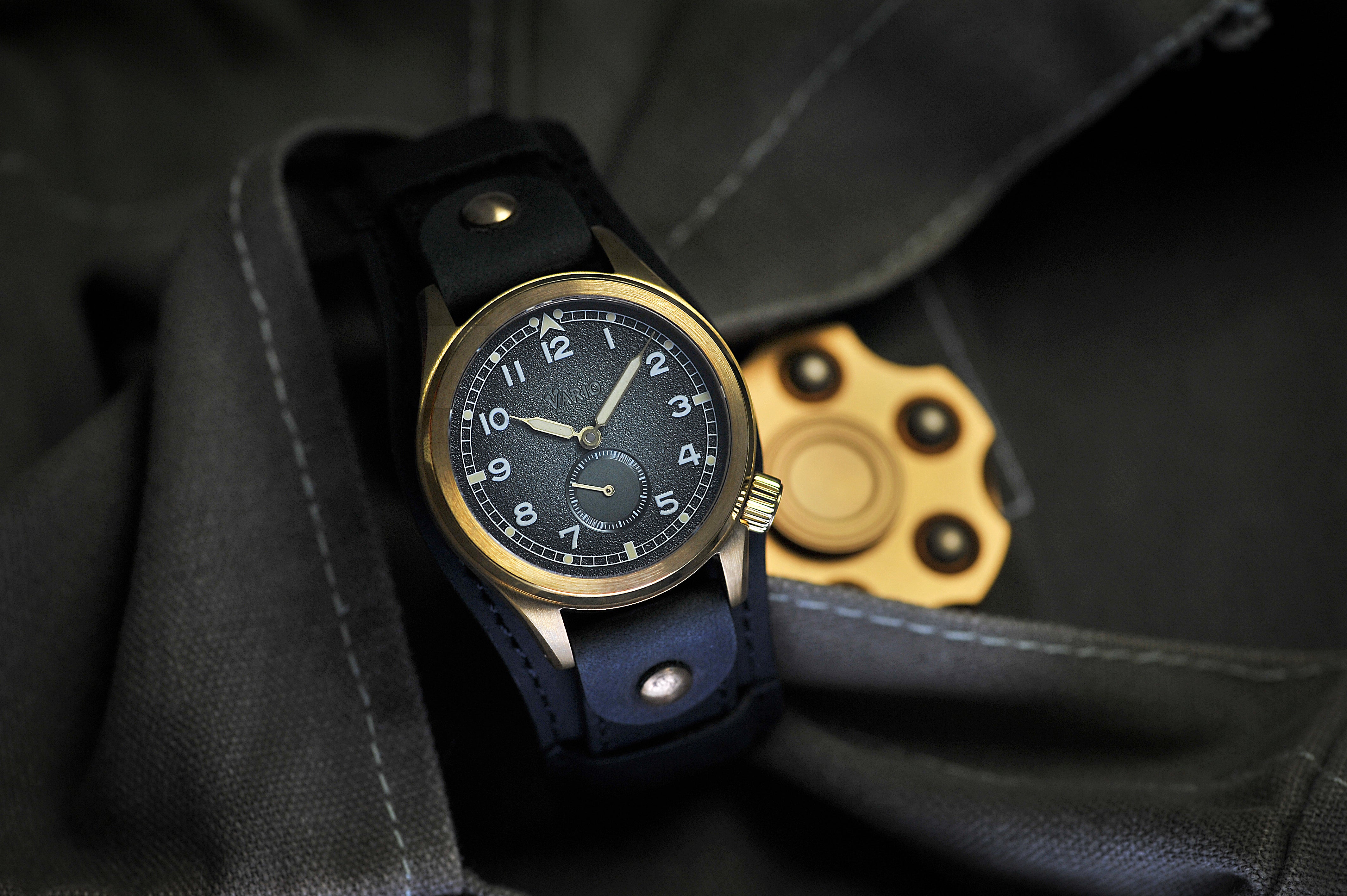 Vario 1945 D12 Bronze